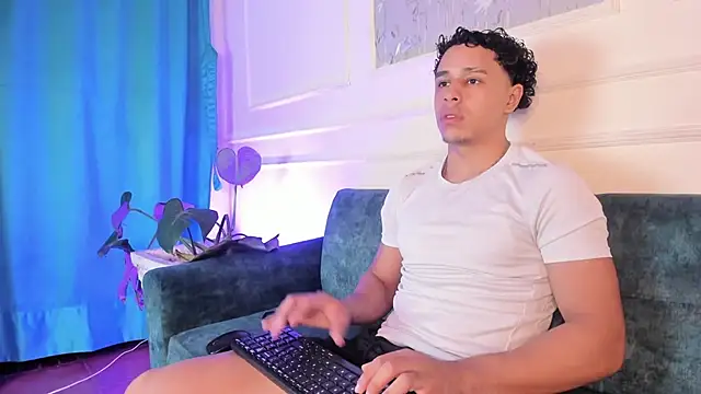 Snapshot of Adrian_Volt chatting on January 13, 2026, 3:10 am Adrian Volt online show from January 13, 2026, 3:10 am