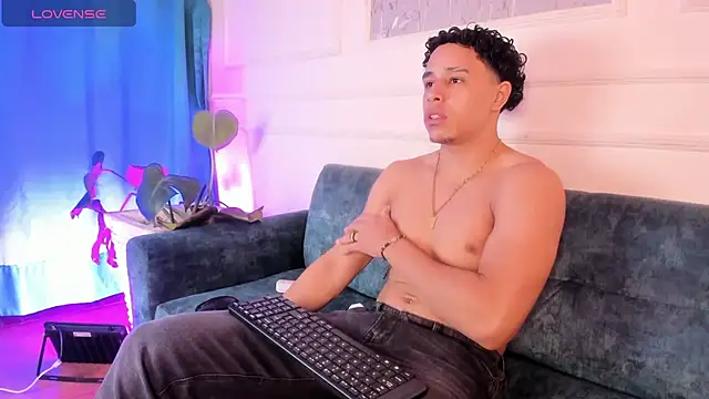 Snapshot of Adrian_Volt chatting on January 14, 2026, 3:10 am Adrian Volt online show from January 14, 2026, 3:10 am