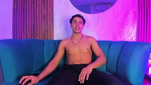 Snapshot of Adrian_Volt chatting on December 1, 2025, 3:07 am Adrian Volt online show from December 1, 2025, 3:07 am