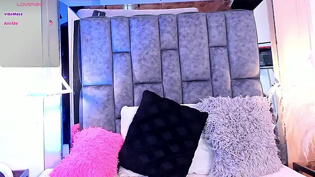 SofiRuiz  online show from December 14, 2025, 3:46 am