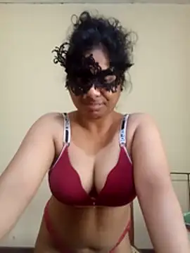 Expose Queen online show from March 19, 2026, 7:52 am