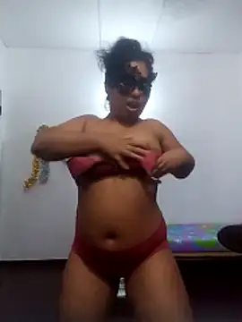 Expose Queen online show from May 13, 2026, 4:58 pm