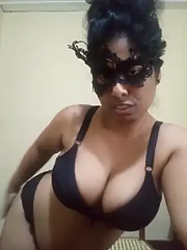 Snapshot of Expose_Queen chatting on November 21, 2025, 8:02 am Expose Queen online show from November 21, 2025, 8:02 am