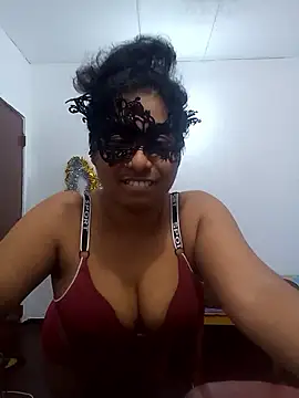 Expose Queen online show from April 14, 2026, 5:29 pm