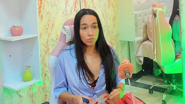 Snapshot of GabbiePrice chatting on October 17, 2025, 3:25 pm GabbiePrice online show from October 17, 2025, 3:25 pm