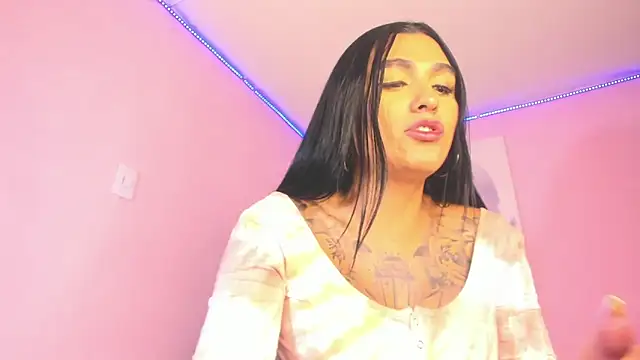 Snapshot of BiancaValentinna chatting on February 3, 2026, 8:03 pm BiancaValentinna online show from February 3, 2026, 8:03 pm