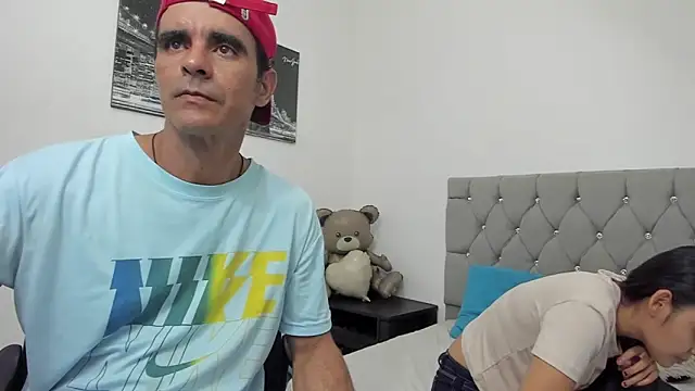 Snapshot of Sofi_And_Santy chatting on February 19, 2026, 12:40 am Sofi And Santy online show from February 19, 2026, 12:40 am