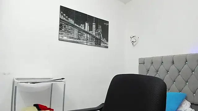 Snapshot of Sofi_And_Santy chatting on November 8, 2025, 10:57 pm Sofi And Santy online show from November 8, 2025, 10:57 pm