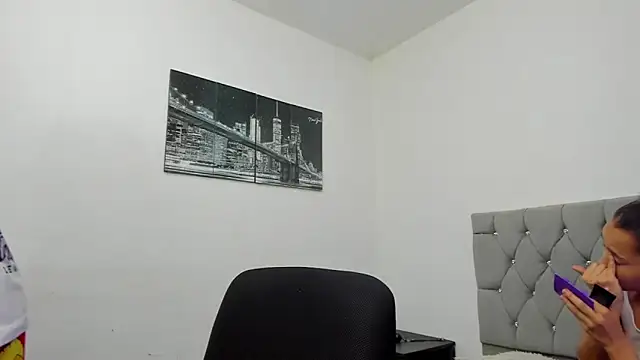 Snapshot of Sofi_And_Santy chatting on January 18, 2026, 12:47 am Sofi And Santy online show from January 18, 2026, 12:47 am