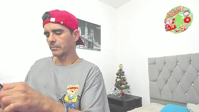 Snapshot of Sofi_And_Santy chatting on January 12, 2026, 9:09 pm Sofi And Santy online show from January 12, 2026, 9:09 pm