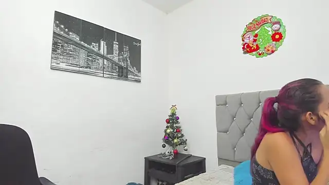 Snapshot of Sofi_And_Santy chatting on January 9, 2026, 1:01 am Sofi And Santy online show from January 9, 2026, 1:01 am