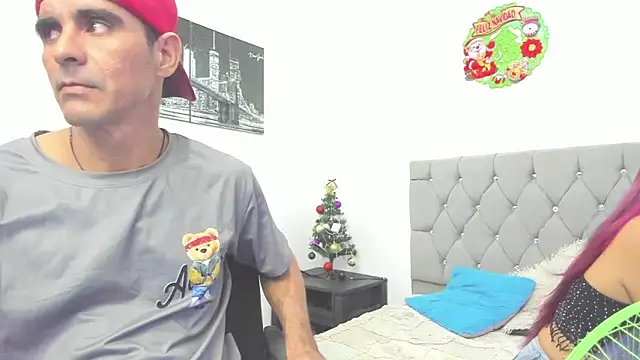 Snapshot of Sofi_And_Santy chatting on January 15, 2026, 12:25 am Sofi And Santy online show from January 15, 2026, 12:25 am