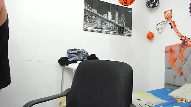 Snapshot of Sofi_And_Santy chatting on November 8, 2025, 1:53 am Sofi And Santy online show from November 8, 2025, 1:53 am