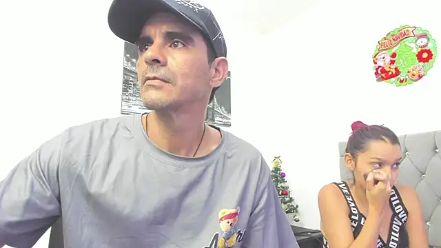 Snapshot of Sofi_And_Santy chatting on January 12, 2026, 12:39 am Sofi And Santy online show from January 12, 2026, 12:39 am