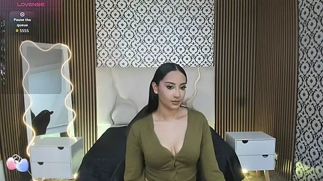 BEELLA TAY1 online show from November 9, 2025, 8:35 pm