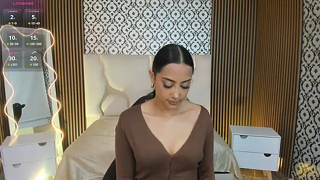 BEELLA TAY1 online show from October 24, 2025, 2:05 pm