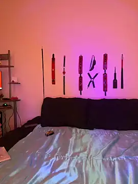 MiniMonroe online show from December 3, 2025, 10:47 am