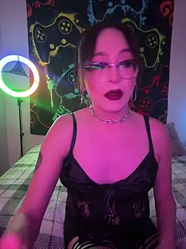 MiniMonroe online show from November 5, 2025, 8:39 am