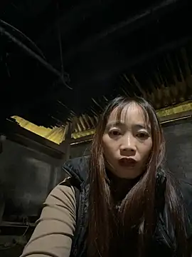 Snapshot of Maymay__ chatting on October 22, 2025, 2:22 am Maymay online show from October 22, 2025, 2:22 am