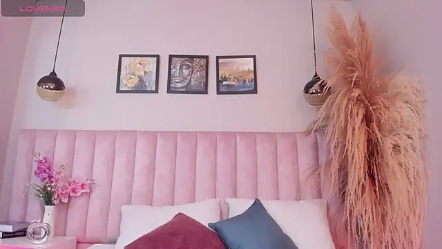 Snapshot of Isabella__gonzalez_ chatting on December 1, 2025, 3:40 am Isabella gonzalez online show from December 1, 2025, 3:40 am