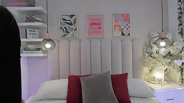 Snapshot of Isabella__gonzalez_ chatting on October 28, 2025, 3:29 am Isabella gonzalez online show from October 28, 2025, 3:29 am