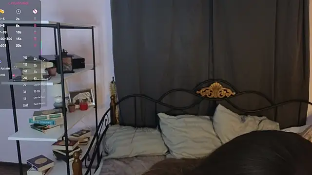 Snapshot of Ruth_Going chatting on December 21, 2025, 12:02 am Ruth Going online show from December 21, 2025, 12:02 am