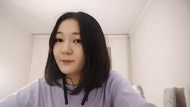 Snapshot of Lyndasilk chatting on October 28, 2025, 2:05 pm Lyndasilk online show from October 28, 2025, 2:05 pm