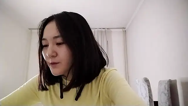 Snapshot of Lyndasilk chatting on November 4, 2025, 2:10 pm Lyndasilk online show from November 4, 2025, 2:10 pm