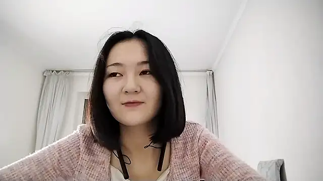 Snapshot of Lyndasilk chatting on October 15, 2025, 2:14 pm Lyndasilk online show from October 15, 2025, 2:14 pm