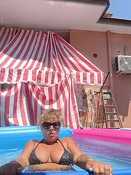 Monellaxx online show from June 28, 2026, 11:49 am