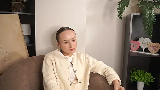 Snapshot of JaimeTangari chatting on October 14, 2025, 4:35 am JaimeTangari online show from October 14, 2025, 4:35 am