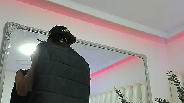 Snapshot of GaelCarter chatting on October 31, 2025, 3:47 am GaelCarter online show from October 31, 2025, 3:47 am