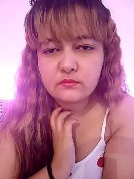 MollyJanette online show from November 12, 2025, 8:18 am