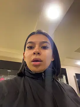 AlyssaRay online show from April 7, 2026, 11:34 am