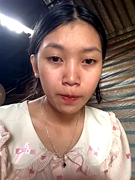 Snapshot of linh-lan1 chatting on November 17, 2025, 5:55 am linh-lan1 online show from November 17, 2025, 5:55 am