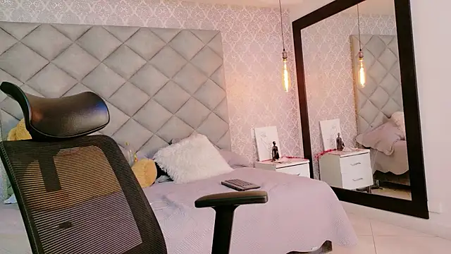 Snapshot of CARO_ADAMS1 chatting on February 6, 2026, 10:33 am CARO ADAMS1 online show from February 6, 2026, 10:33 am