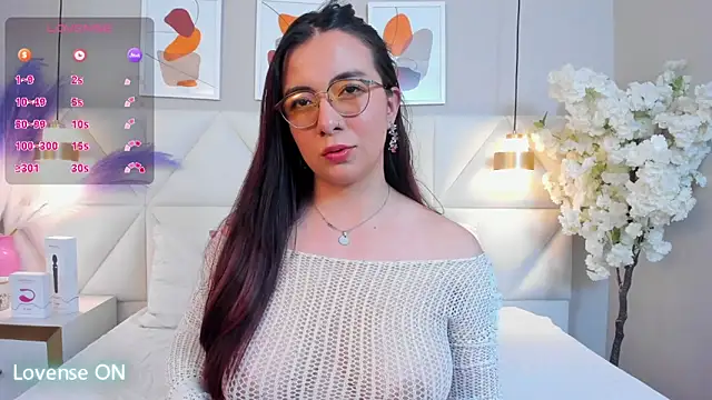 Snapshot of Ari_lynn_ chatting on November 11, 2025, 3:45 am Ari lynn online show from November 11, 2025, 3:45 am