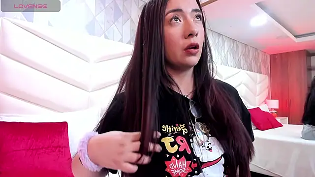 Snapshot of Ari_lynn_ chatting on October 30, 2025, 3:27 am Ari lynn online show from October 30, 2025, 3:27 am