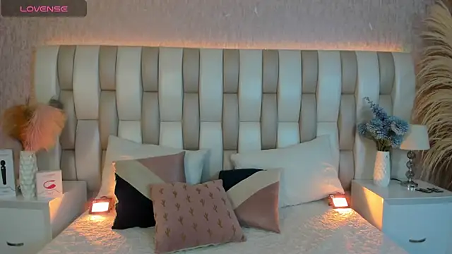 Snapshot of Ari_lynn_ chatting on November 19, 2025, 3:17 am Ari lynn online show from November 19, 2025, 3:17 am