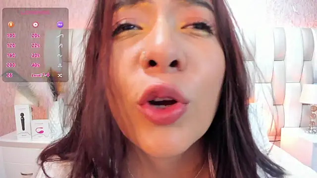 Snapshot of Ari_lynn_ chatting on December 1, 2025, 3:18 am Ari lynn online show from December 1, 2025, 3:18 am