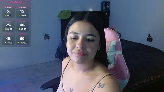 Snapshot of Megan_ve chatting on November 24, 2025, 1:49 am Megan ve online show from November 24, 2025, 1:49 am