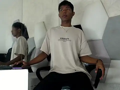 Snapshot of Mick_storm chatting on November 9, 2025, 5:28 pm Mick storm online show from November 9, 2025, 5:28 pm