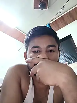 GlossyDare1823 online show from November 6, 2025, 9:30 pm