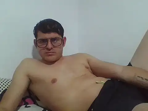 Snapshot of Dariusbi chatting on November 14, 2025, 2:15 am Dariusbi online show from November 14, 2025, 2:15 am