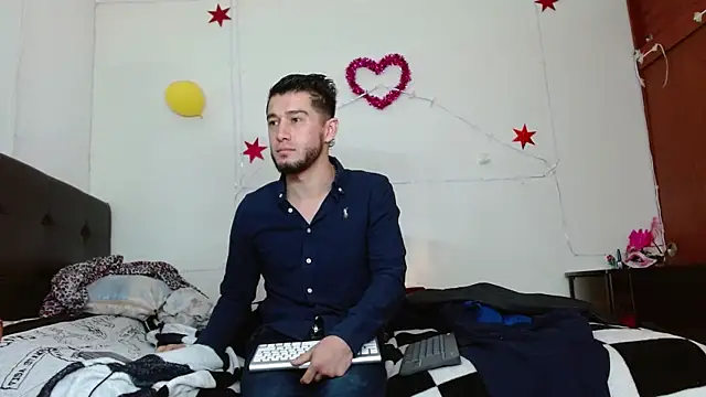 Snapshot of picante70_ chatting on November 7, 2025, 10:20 am picante70 online show from November 7, 2025, 10:20 am