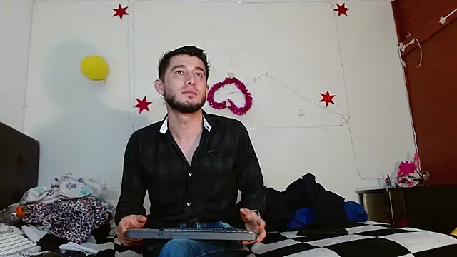 Snapshot of picante70_ chatting on November 12, 2025, 11:14 am picante70 online show from November 12, 2025, 11:14 am