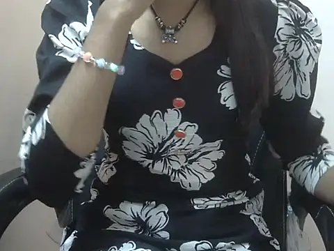 notty heena online show from November 18, 2025, 3:32 am