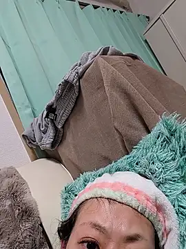 Snapshot of jyuse000ryuse chatting on November 6, 2025, 12:42 pm jyuse000ryuse online show from November 6, 2025, 12:42 pm