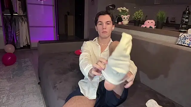 Jeremy1Scott online show from November 29, 2025, 9:37 pm