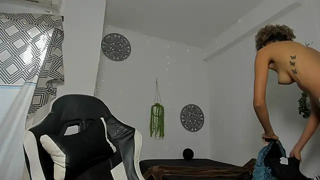 Snapshot of Hotblosson chatting on October 24, 2025, 2:38 pm Hotblosson online show from October 24, 2025, 2:38 pm